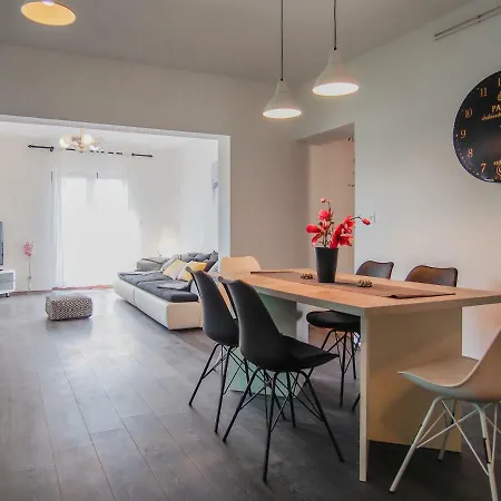 Of The Hill Apartment