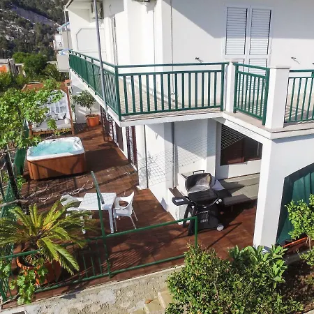 Of The Hill Apartment