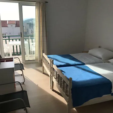 Of The Hill Apartment *