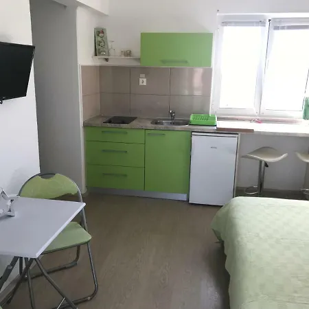 Of The Hill Apartment *